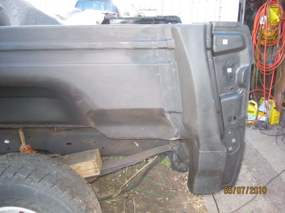 Rear quarter panel and tailgate support of a vehicle