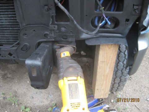 1983 Ford Bronco - Those old bolts are number 8 so it took a carbide blade to cut them.
