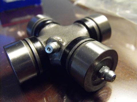 1982 Chrysler New Yorker - Why choose ? These Neapco 1-6300 U-joints have your choice of reachable or unreachable nipples.