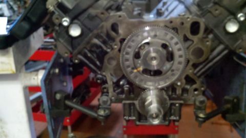 2002 Ford Excursion - Close-up view of an engine block's timing gears, with a Supermotors.net watermark visible at the bottom right.
