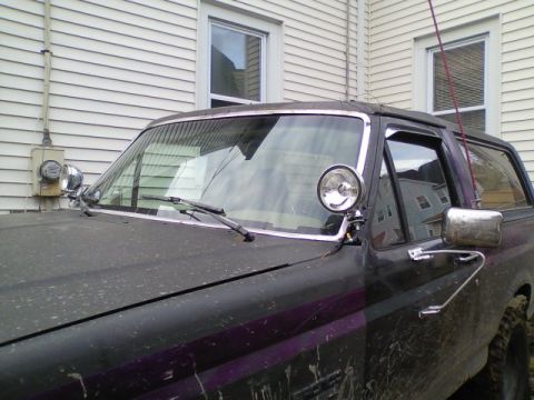 1989 Ford Bronco - This Ford Bronco appears to be from the late 1980s, not a 1989 model, based on its body style.