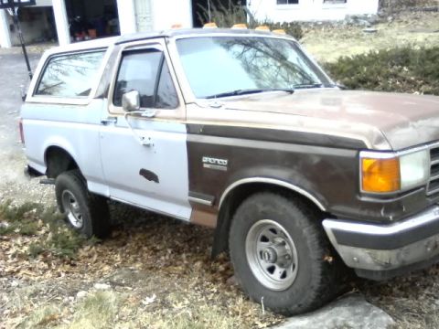 1989 Ford Bronco - This 1989 Ford Bronco displays a unique two-tone paint scheme with mismatched sections.