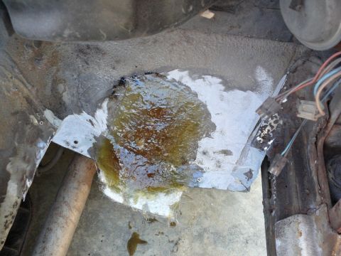 1976 Chevrolet Corvette - Underbody damage shows a fluid leak and exposed wiring. SuperMotors.net logo is present.