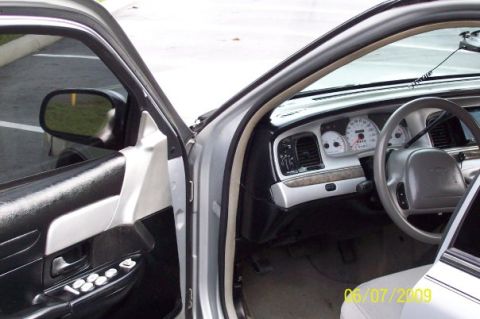 1998 Ford Crown Victoria photo