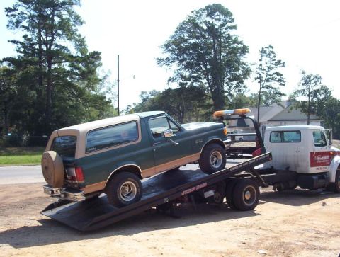 1989 Ford Bronco - bronco in tow - needs valve body for transmission
