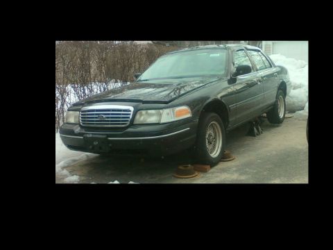 1999 Ford Crown Victoria photo