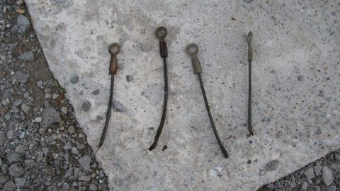 1992 Ford Bronco - Tailgate Cable rusted to the point they broke.
