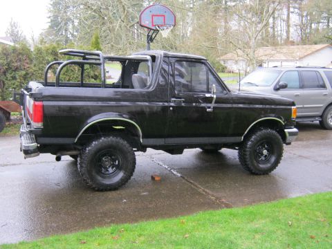 1990 Ford Bronco - Full shot