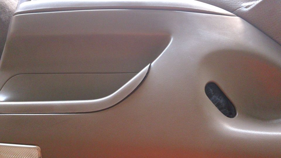 Interior door panel with storage pocket and vent. Supermotors.net logo at bottom right