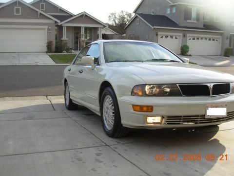 1999 Mitsubishi Diamante - Front 3/4 view of a 1999 Mitsubishi Diamante parked on a driveway.