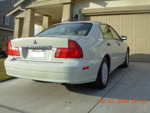1999 Mitsubishi Diamante - This 1999 Mitsubishi Diamante is seen from the rear in a driveway.