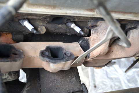 1989 Ford Bronco - Broken 302 exhaust manifolds