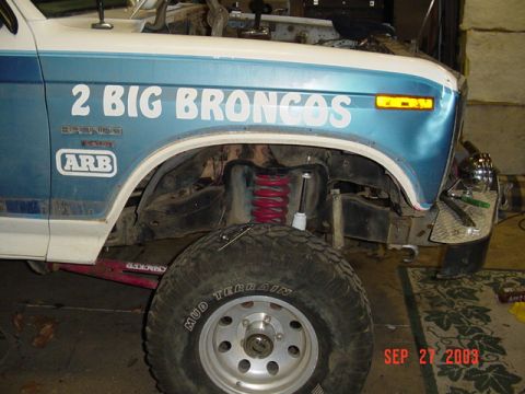 1989 Ford Bronco - Front fender cut and cleaned up