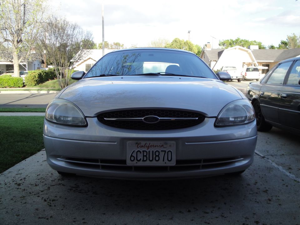 Front view of a silver Ford Taurus with a California license plate reading 6CBU870