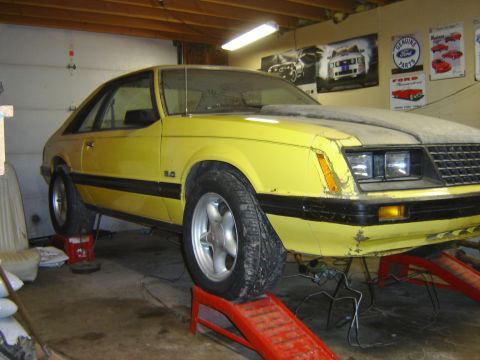 1979 Ford Mustang - looks good but need some other rims. the front stick out a 1 to far.