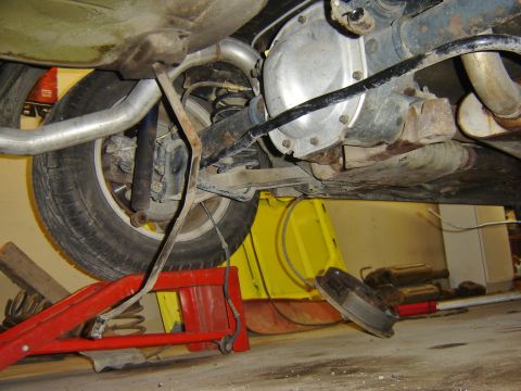 1979 Ford Mustang - man, need to pull those drum off, there just dragging me down.