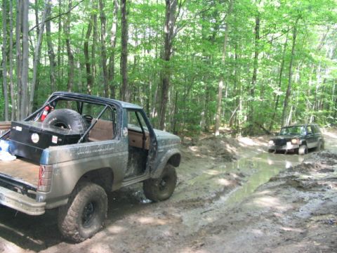 1986 Ford Bronco - gotta reposition to pull him the rest of the way .. sucks without a winch