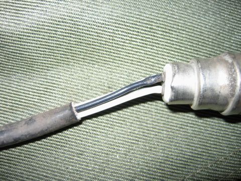 1992 Ford Bronco - pinched ground wire on my O2 sensor.