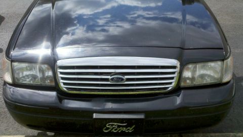 2001 Ford Crown Victoria photo