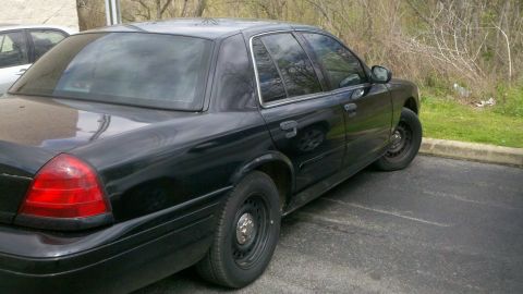 2001 Ford Crown Victoria photo