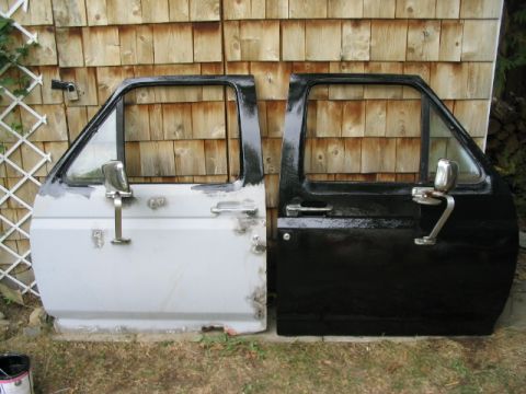 1986 Ford Bronco - A little brush on rust paint .. hahaha