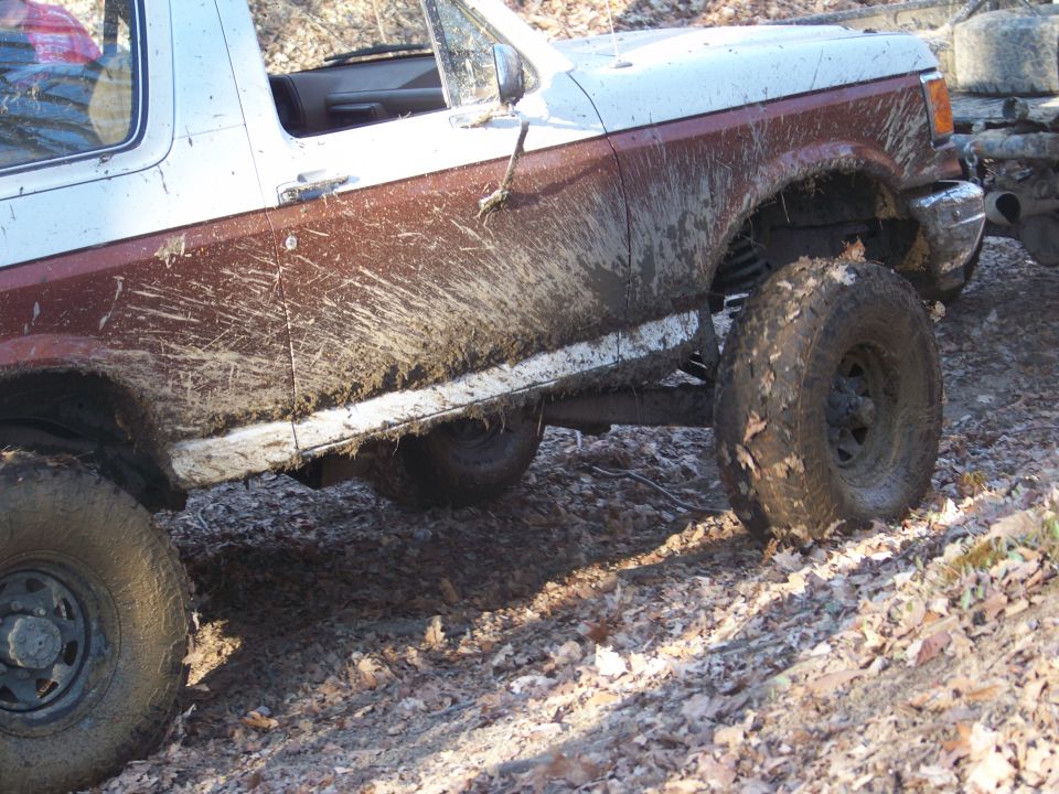 Mud-splattered 1989 Ford Bronco in 3/4 front view