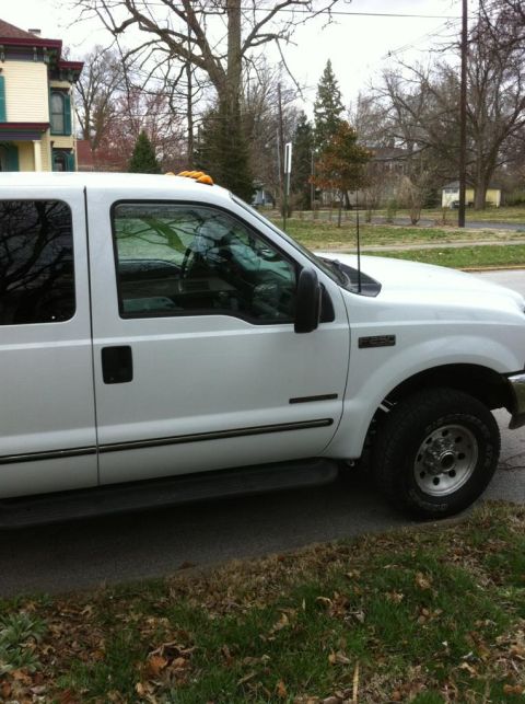 2000 Ford F-250 - This 2000 Ford F-250 crew cab pickup truck is shown from a 3/4 front angle.