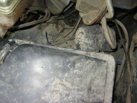 1986 Ford Bronco - Took the cap off and spun the box around 180 degrees .. this points the intake into the corner of the fenderwell and the firewall .. pretty…