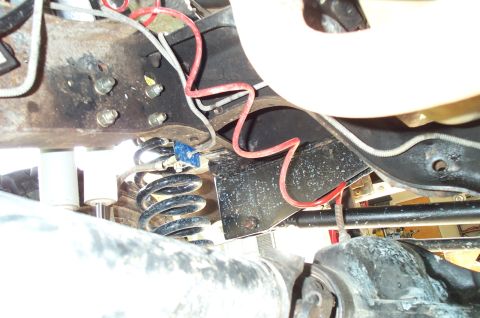 1995 Ford Bronco - Coiled air line connects to the frame, and to the 1/4" fuel line, which then runs up to the filters.