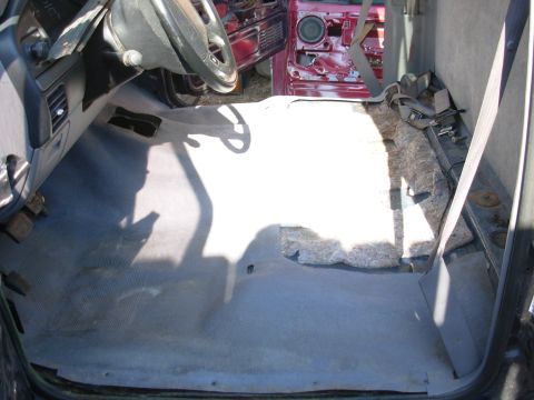 1995 Ford F-150 - The floor cover, floor-mounted belts, & rear carpet got hosed off, sun-dried, and treated with Lysol before going back in. The shoulder bel…