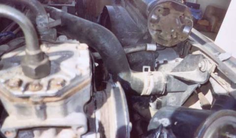 1987 Ford Bronco - shot of belt clearence to radiator hose