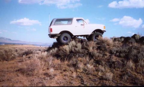 1987 Ford Bronco - cool lava rock out croping