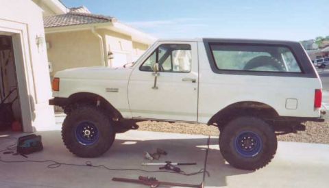 1987 Ford Bronco - trimmed fenders that is about as much as you can cut without looking like a TOTAL trail beater
