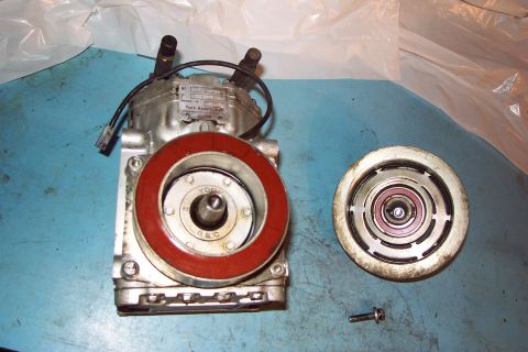 1996 Ford Bronco - Pulley & Clutch Removed. (8/26/2003)