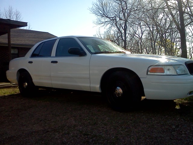 White 2007 Ford Crown Victoria parked outdoors