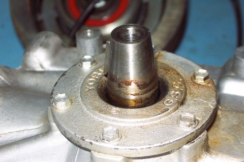 1996 Ford Bronco - Front of shaft is flat and no retaining ring grove or bevel. Conformation it's the 10 CID unit. (8/26/2003)