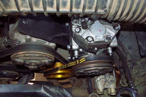 1996 Ford Bronco - Compressor mounted (above view) & the Bronco Air serp/v-groove power steering pump combo pulley. (9/28/2003)