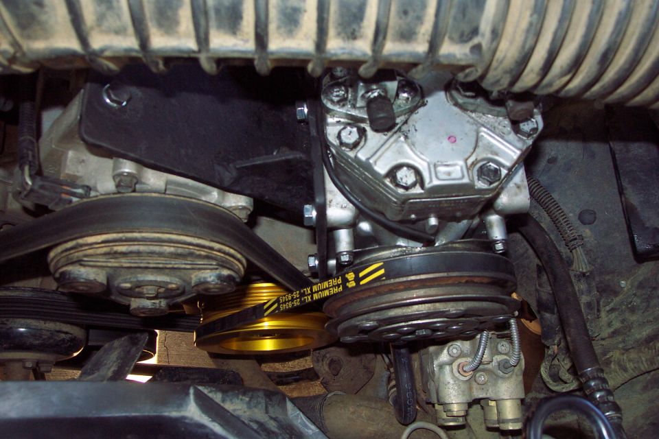 Compressor mounted (above view) & the Bronco Air serp/v-groove power steering pump combo pulley.
(9/28/2003)