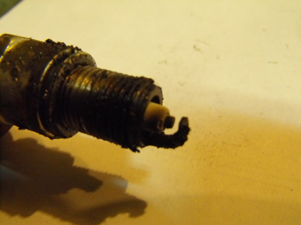 Only one plug, the passenger's second from the front, looked like this.