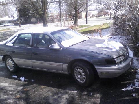 1992 Ford Taurus photo