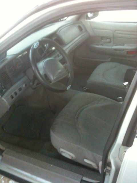 1999 Ford Crown Victoria photo