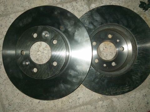 1998 Ford Crown Victoria - Two brake rotors are shown, with one clearly displaying the part number 'D748'.