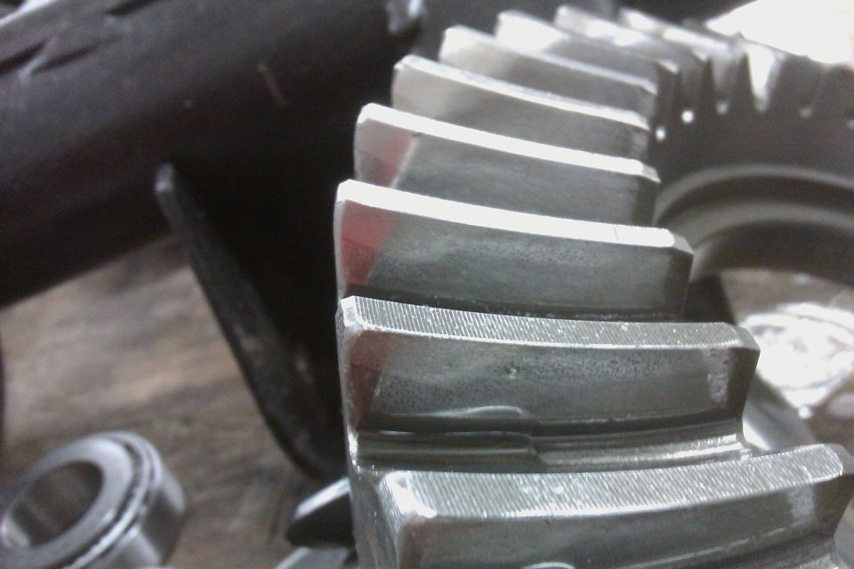 Close-up of ring gear teeth showing wear pattern on the contact faces