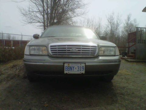 2000 Ford Crown Victoria