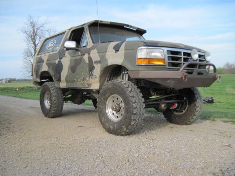 1995 Ford Bronco - This lifted 1995 Ford Bronco features a camouflage paint scheme and heavy-duty off-road modifications.