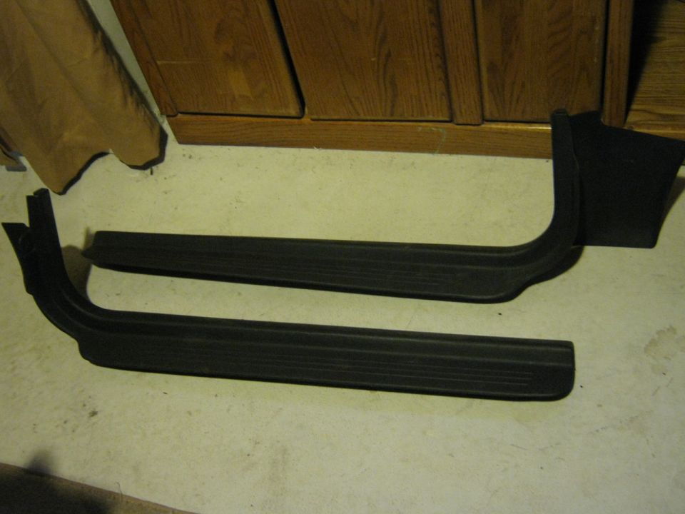 SIll/kick plates, front, from BD, 1997 dark grey
