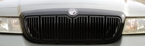 2001 Mercury Grand Marquis - The front grille of a 2001 Mercury Grand Marquis features vertical slats and the Mercury emblem.
