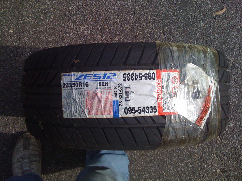 Falken ZIEX ZE512 tire with size 225/50R16