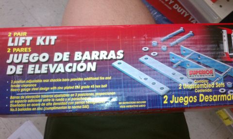 1979 Ford Bronco - Packaging for a lift kit, showing unassembled parts and product details in English and Spanish.