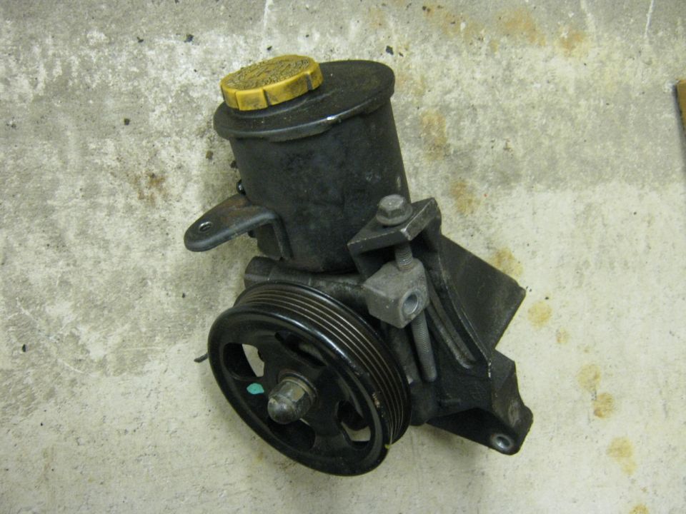 JDM p/s pump.... condition unknown. BUT ITS JDM TITE YO.

SOLD SOLD SOLD